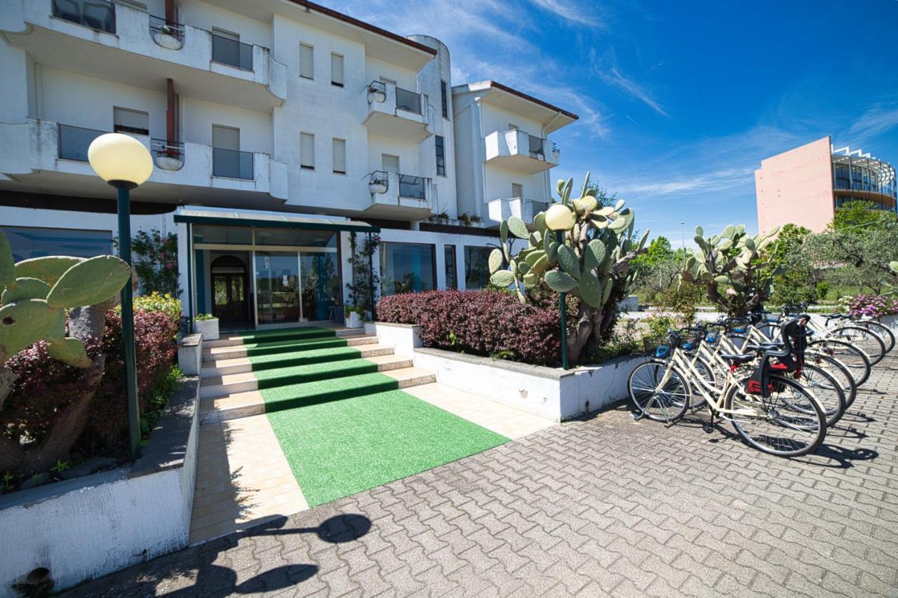 Hotel Sporting Vasto Exterior photo
